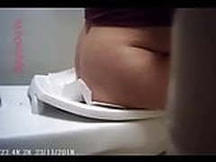 Latina girl caught in the toilet (with fart!!) 