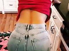 Miley Cyrus shaking her ass in tight jeans