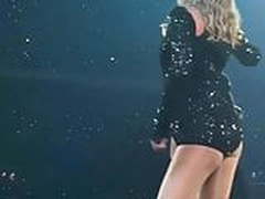 Taylor Swift sexy in concert