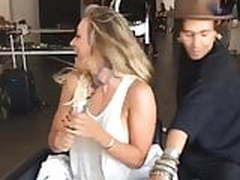 Kaley Cuoco - Leggy and SIde Boob Full Video | xvideosearch.com