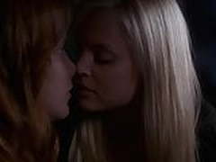 Lauren Ambrose and Mena Suvari - Six Feet Under s4e07