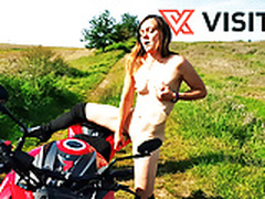VISIT-X Motorradfahrt endet in krasser Dildo Outdooraction