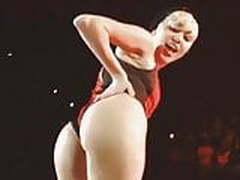 Miley Cyrus Showing off her ass 