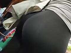 Hot big booty in leggings candid