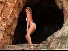 Gorgeous Milf Gisele Bundchen bikini dance