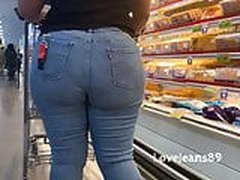 Phat Booty MILF In Tight Jeans