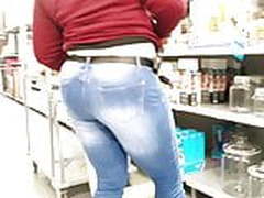 Juicy ass lookin edible in dem jeans!
