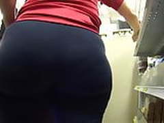 Juicy Massive Latina Ass Bouncing in Mall